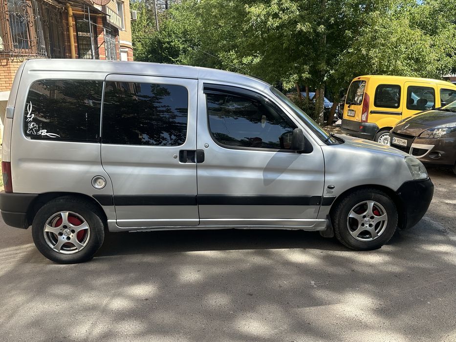 Продажться пежо партнер