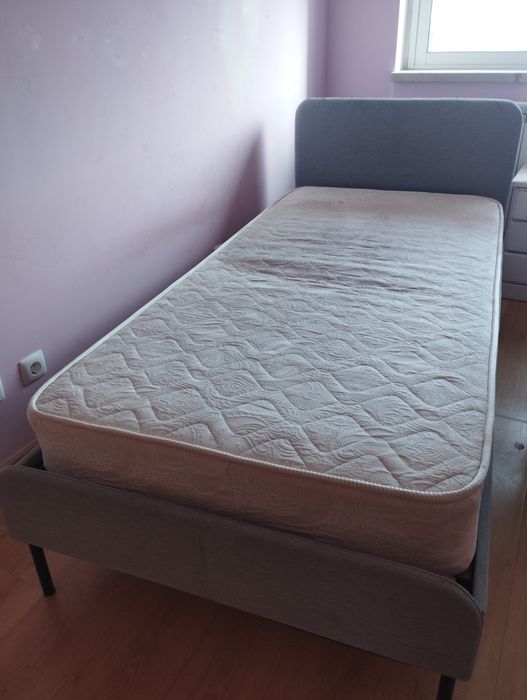 Vende-se cama com estrado