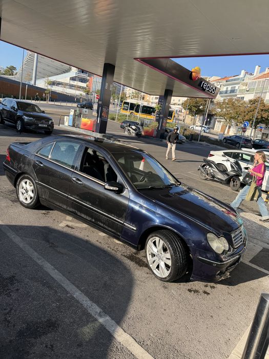 Mercedes-Benz 220