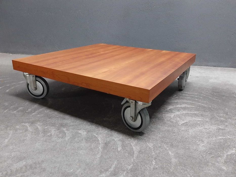 Mesa de apoio com rodas