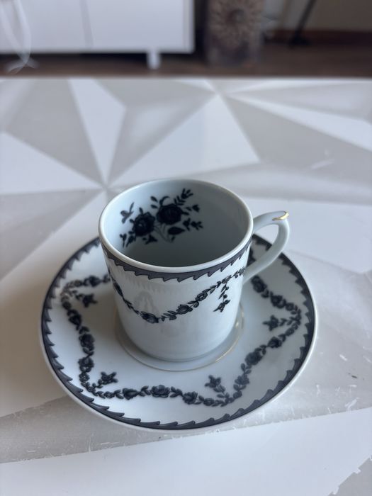 Chávena de Café Vista Alegre com Pires – Decoração Cinzento-escuro e Dourado