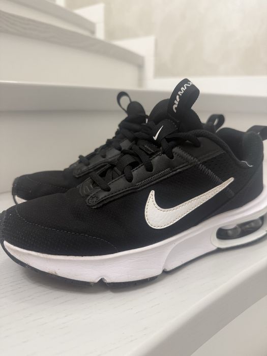 Кросівки Nike 38.5