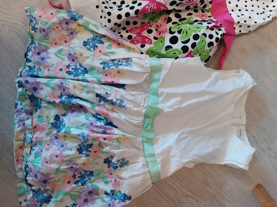 Zestaw 3 kwiecistych sukienek r 104