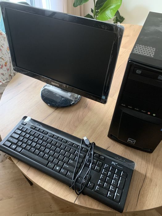 Komputer stacjonarny + monitor