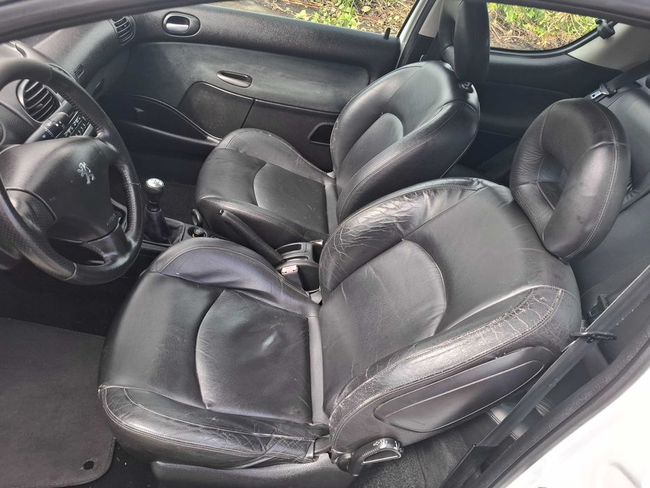 Peugeot 206 Gasolina Com A/C Estofos em Pele