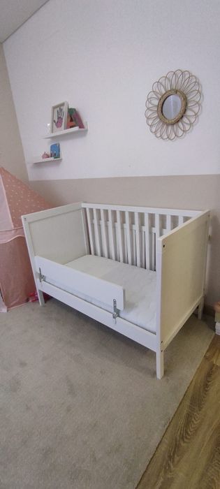 SUNDVIK, Berço branco, 60x120 cm  +  Colchão Pikolin + Barra Segurança Lateral