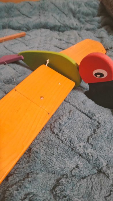 Pássaro em madeira brinquedo