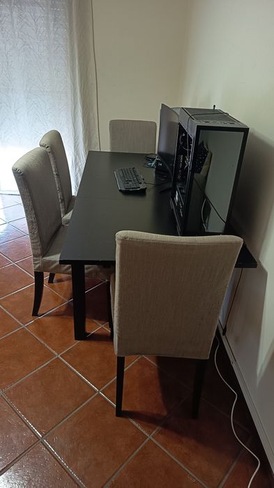 4 cadeiras Bergmund- IKEA  + mesa de sala extensível *A mesa*
220x84 se for com as duas extensões 
Se for sem é 140x84
 Cada extensao tem 40x84