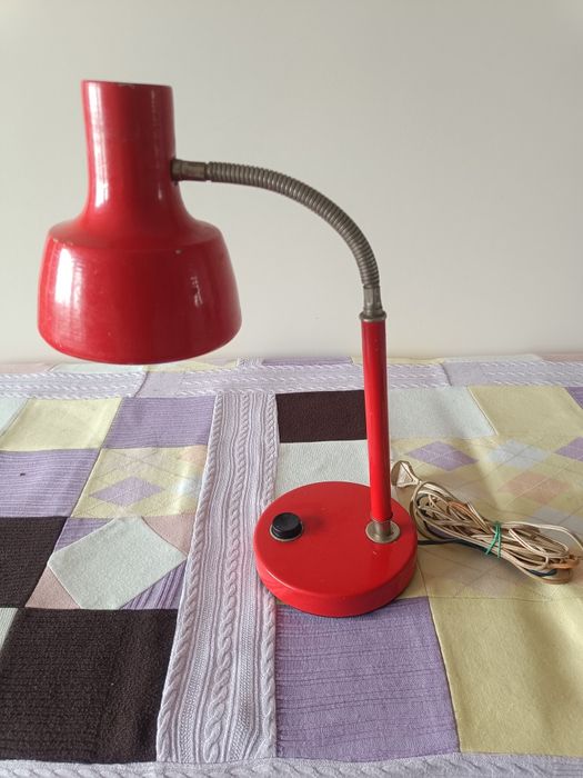 Лампа красная бу рабочая шнур 4метра