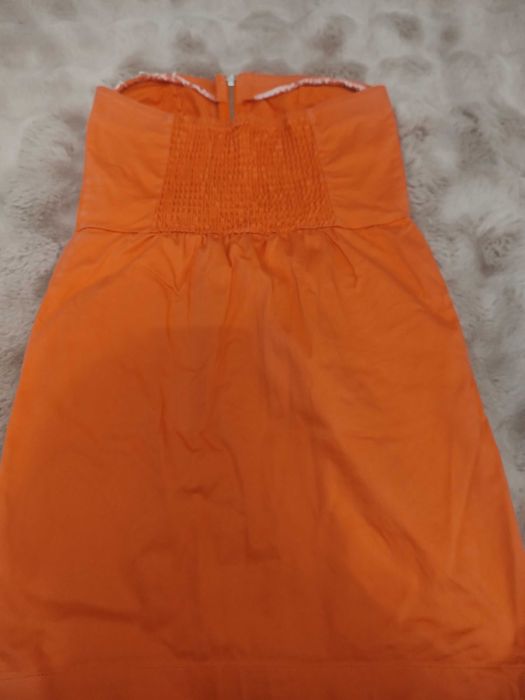 pomarańczowa sukienka bez ramiączek