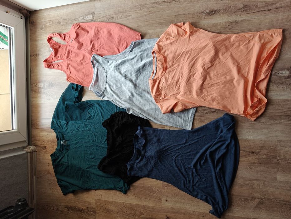 Paczka damskich ubrań. Rozmiar M-L