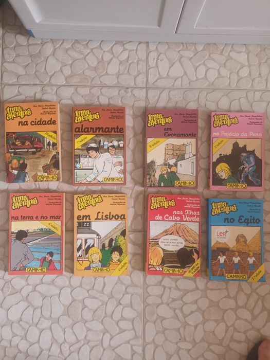 Lote 8 livros Uma aventura...