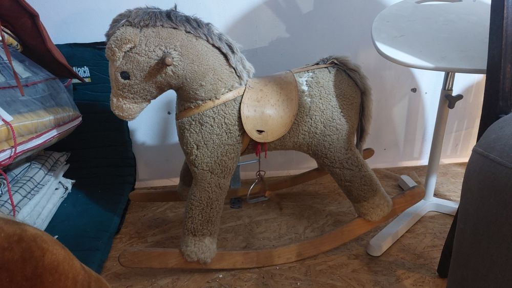Koń na biegunach zabawki PRL i inne
