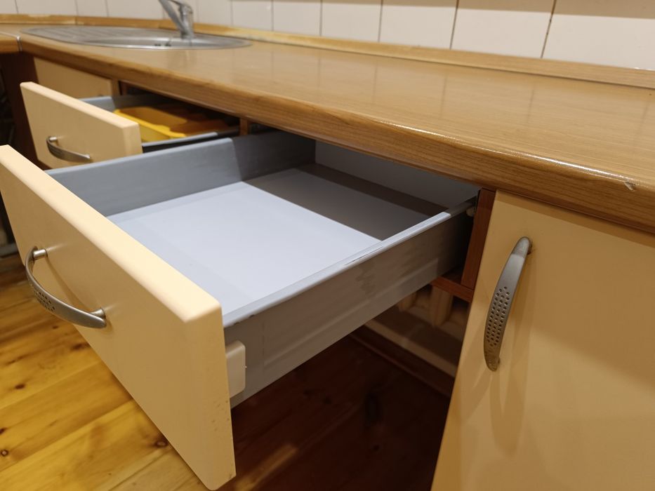 Продам кутову кухню