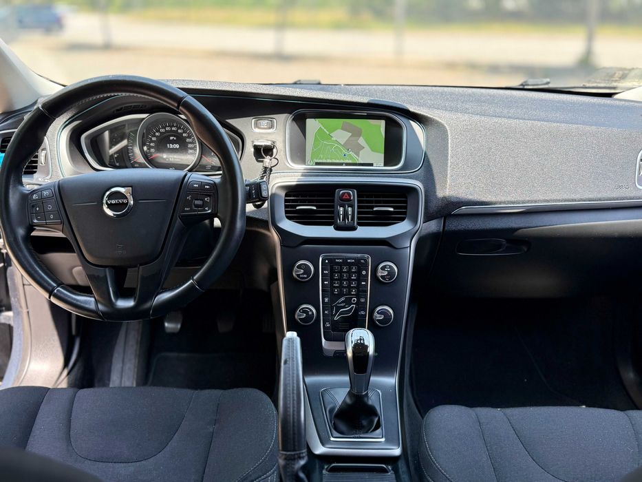 Volvo V40 D2 2.0 130.000KM | Desde 170€/mês