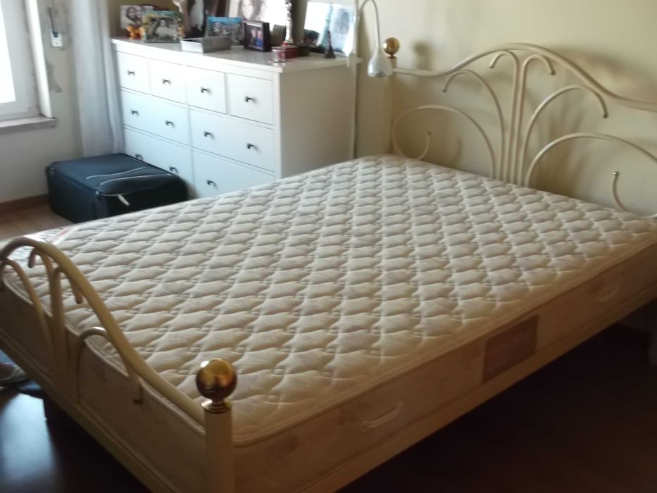 CAMA de casal completa.