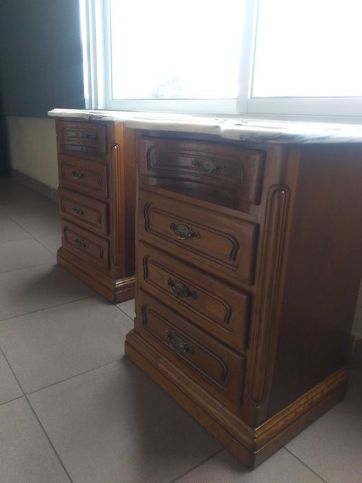 2 mesas de cabeceira