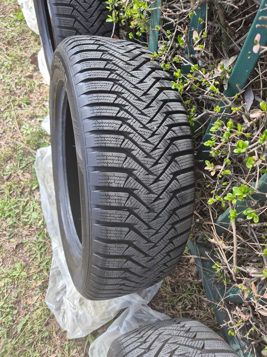 Opony zimowe Laufenn 235/55 R18