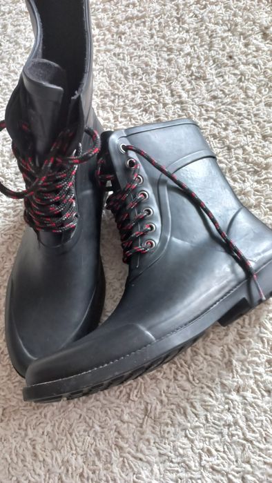 Kalosze DKNY na niepogodę