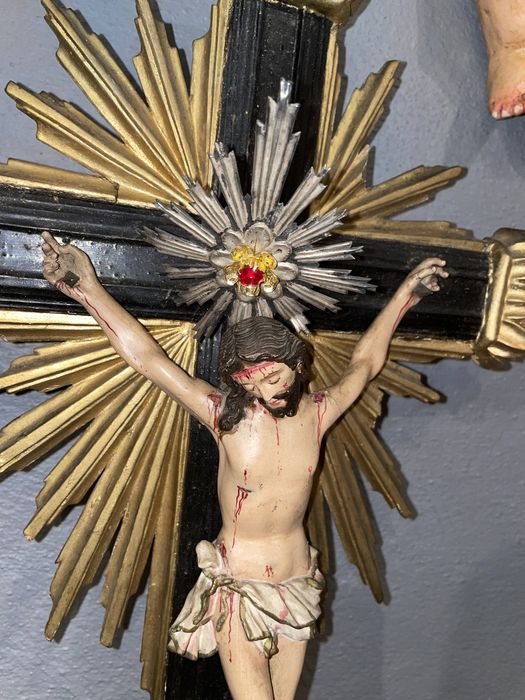 Cruz em madeira policromada seculo XIX resplendor prata