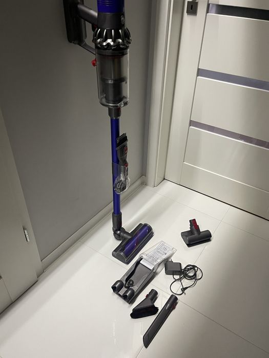 Dyson V 10 , odkurzacz bezprzewodowy , Duży zestaw , Piekny stan