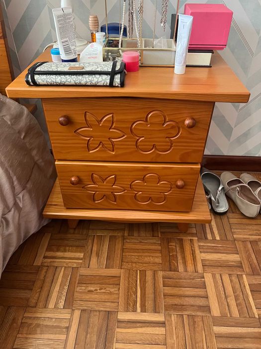 Mobília completa em pinho maciço para rapariga