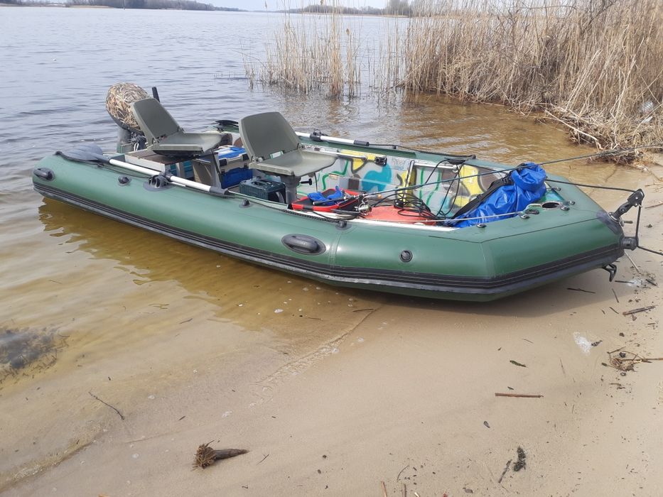 Автобот човен лодка комплект: лафет мотор