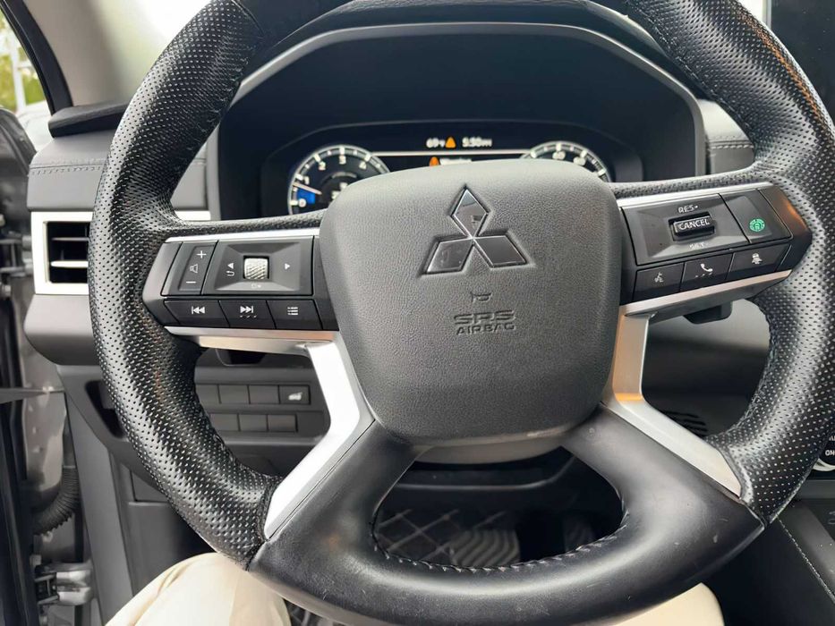 Mitsubishi Outlander      2022