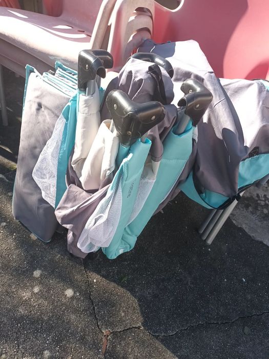 Cama de viagem azul de bebé