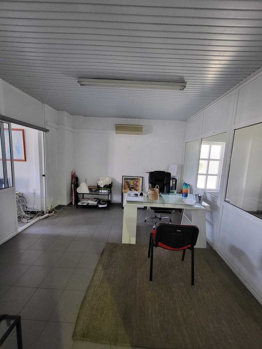 Armazém versátil para arrendamento: total ou metade