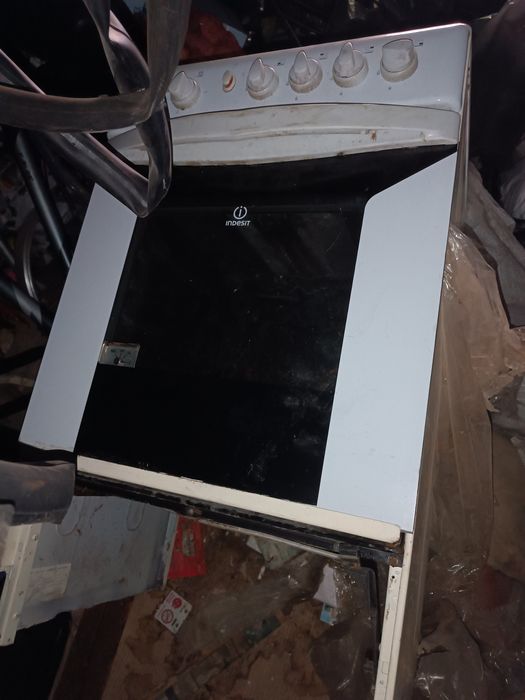 Газова плита Indesit б/в на запчастини або під ремонт