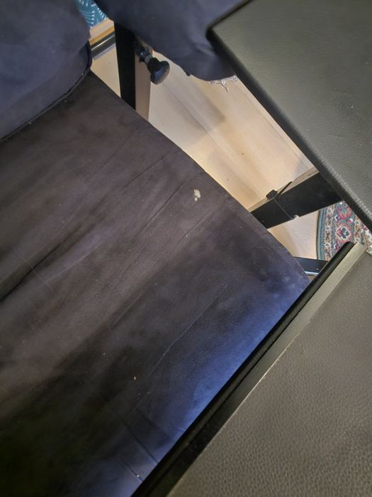 Sprzedam Fotel Tronic do laptopa z ramą na 3 monitory