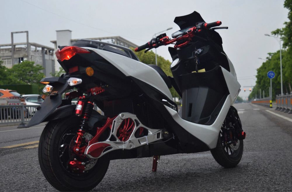 Електроскутер Force Qs motor 3000W Fardriver 96680 Catl 117Ah 96v