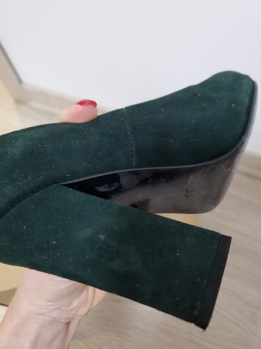 Продам замшевые туфли L Curvuri