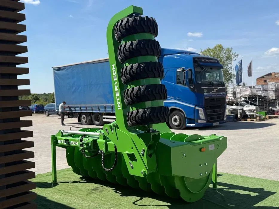Wał pryzmowy do kiszonki z bocznym wałem dociskowym Inter-Tech 3,0m 300cm