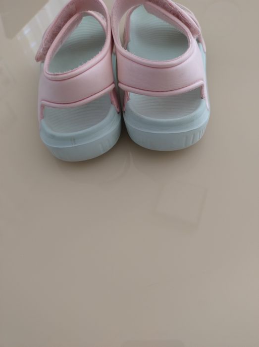 Sandałki dziewczęce