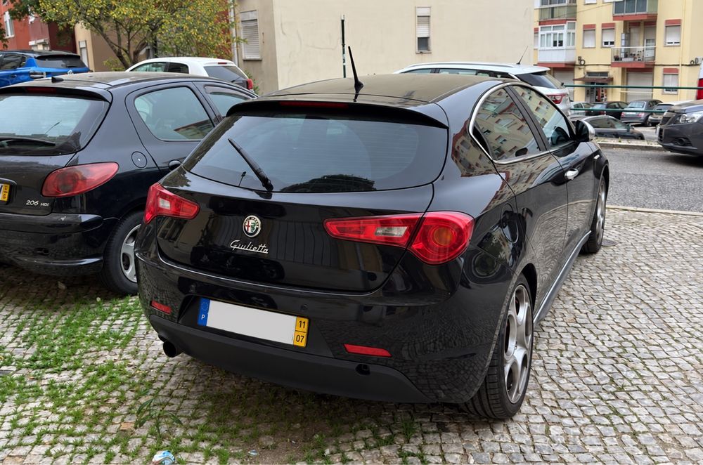 Alfa Romeo Giulietta 1.4 MultiAir 170cv | CarPlay | LED | Câmara | Cruise Control foto 2