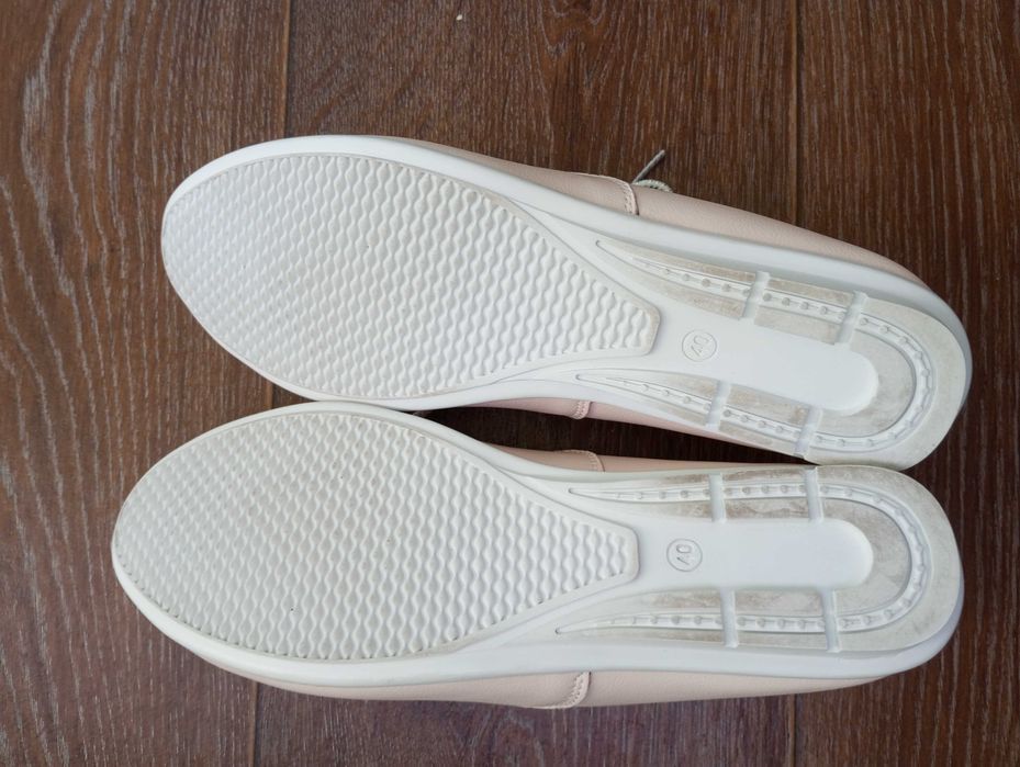 Продам кожаные новые макасины.