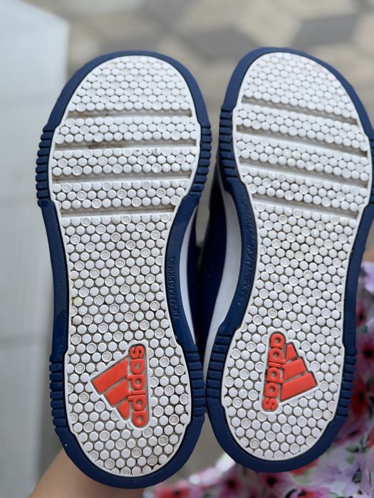 Кросівки adidas 35.5 р