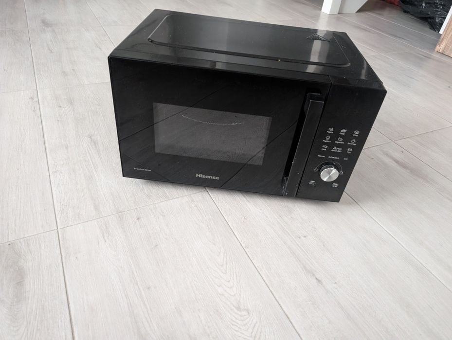 Mikrofala z grillem Hisense