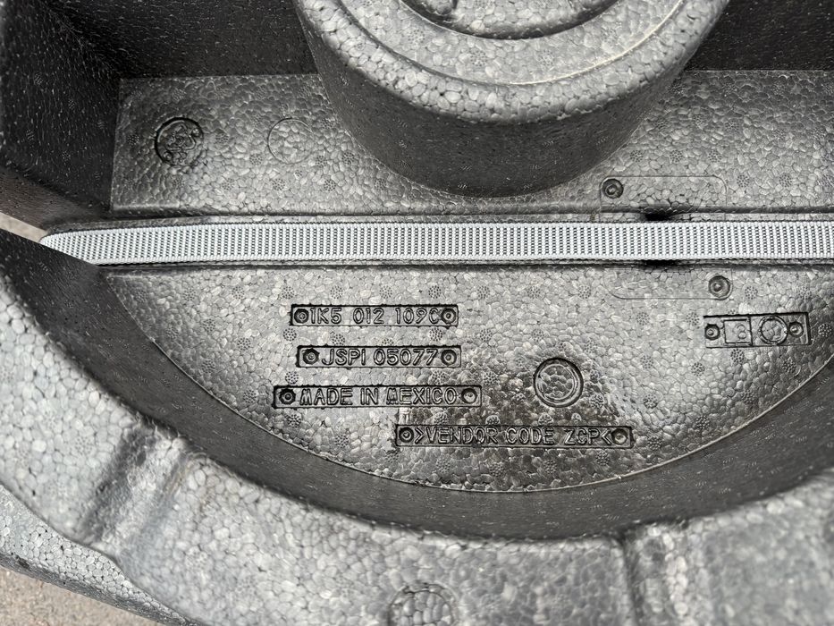 Органайзер гольф 5 ніша під домкрат ключ крюк гольф 5