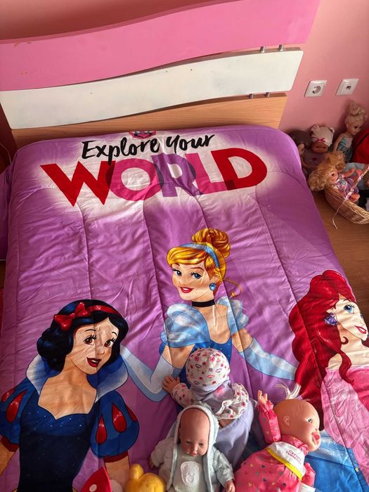 Conjunto cama , mesa de cabeceira e camiseiro