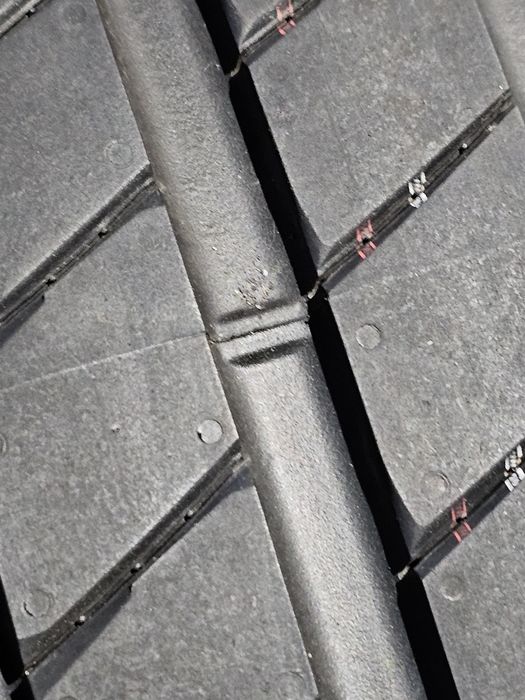 255/45/20 + 235/50/20 (2423) Bridgestone  Lato