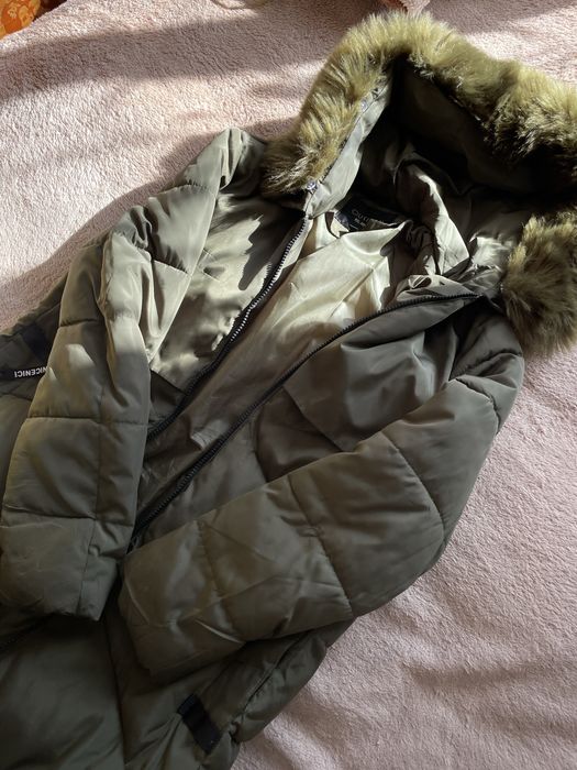 Продам жіночий пуховик хакі