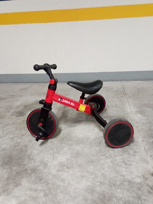 Triciclo ajustável por etapas