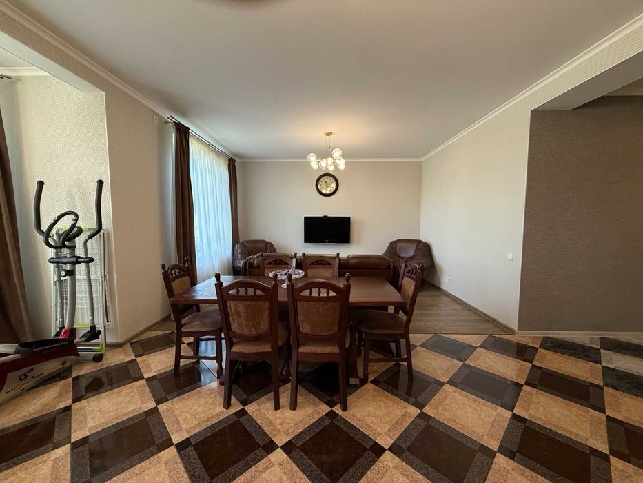 Будинок 203 м2 з євроремонтом. Супер ціна. 25 соток. Сад. Тераса