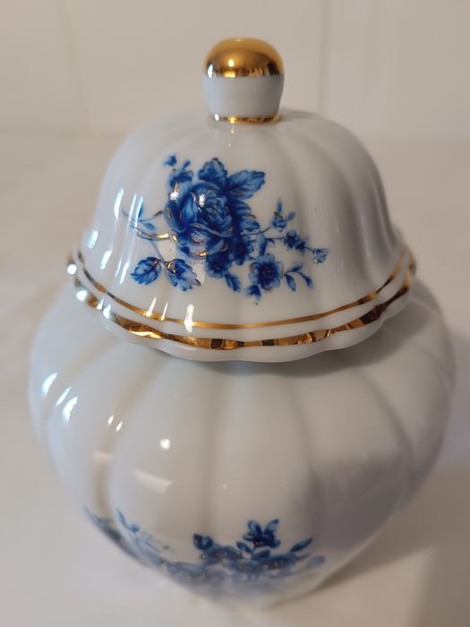 Pote Porcelana. Branco Azul e Dourada. Spv.. 20 cm.