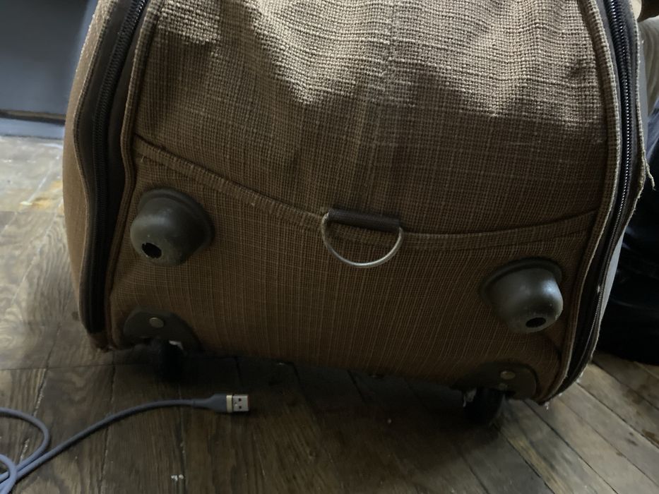 Продам велику валізу