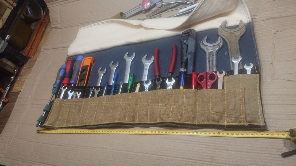 Чехол для разного инструмента. 
Ключи, отвёртки и тд. 
Очень крепкий и