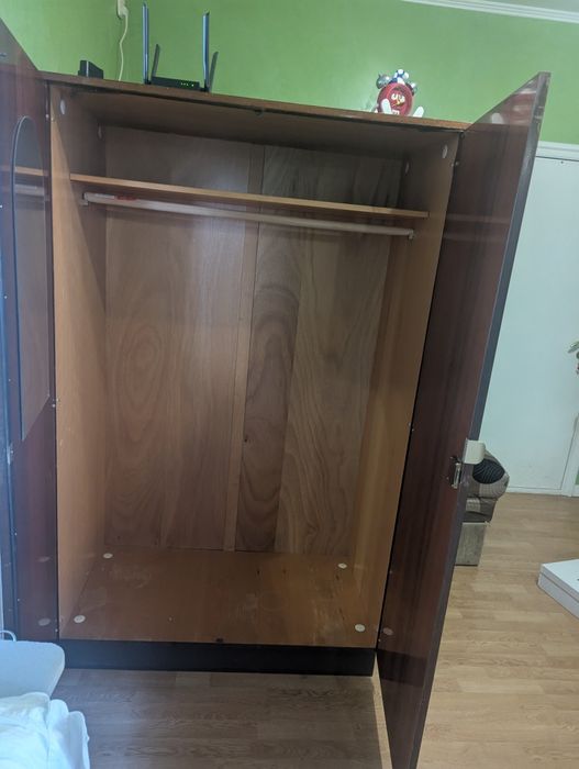 Шафа дерев'яна коричнева